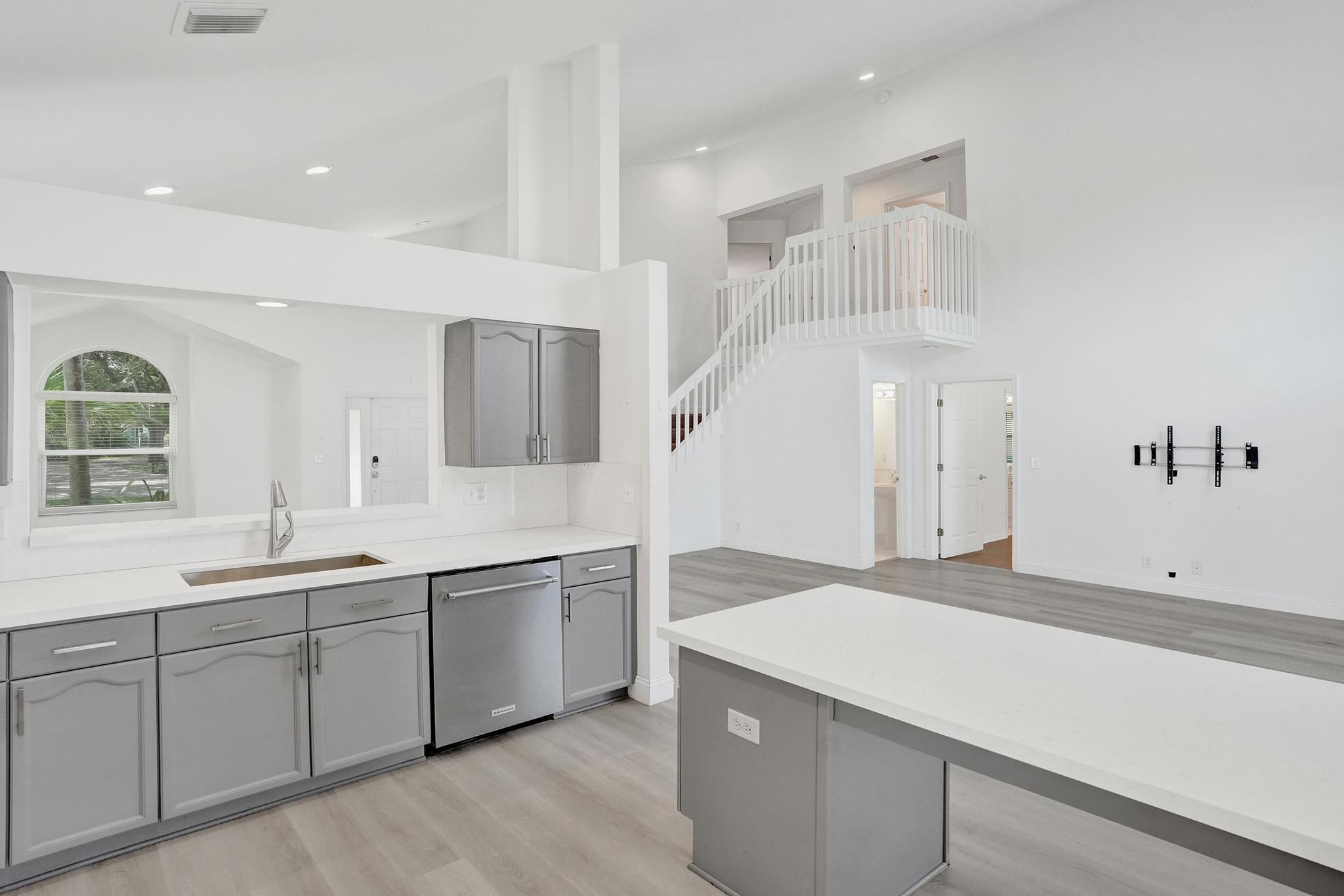 10729 Edinburgh Street Property Photo 16