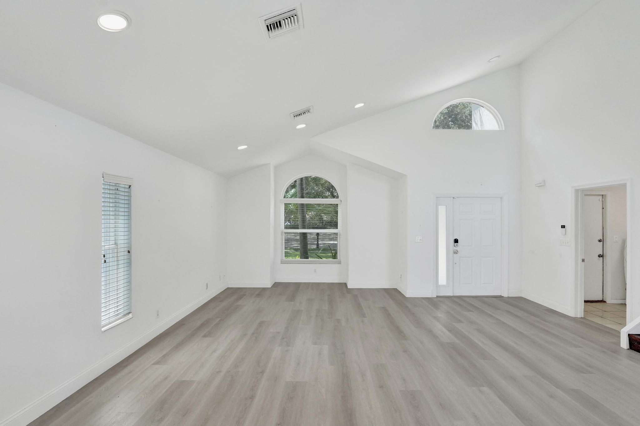 10729 Edinburgh Street Property Photo 18