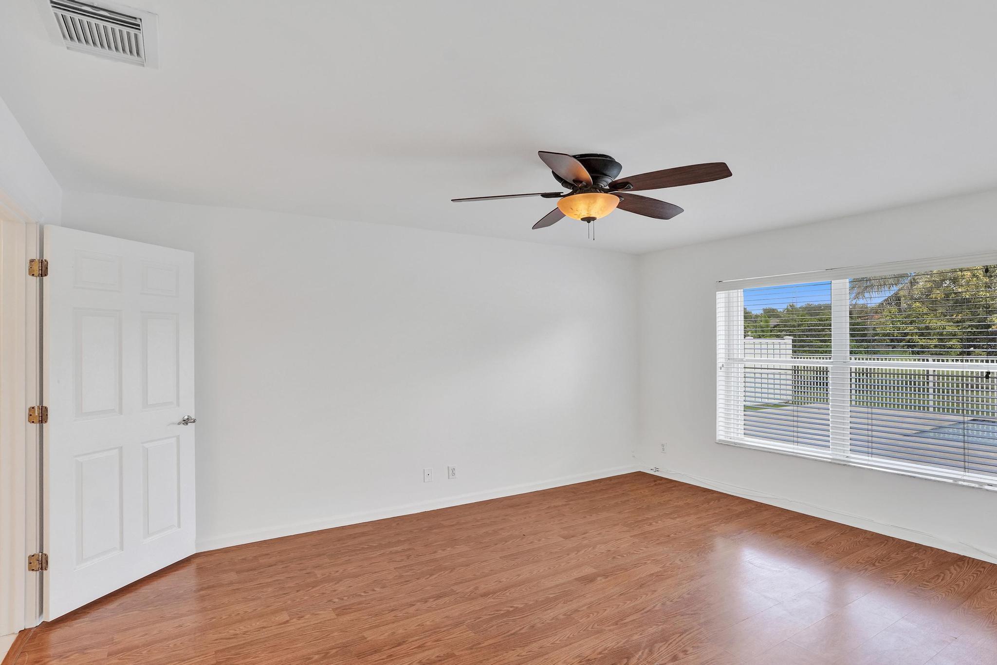 10729 Edinburgh Street Property Photo 21