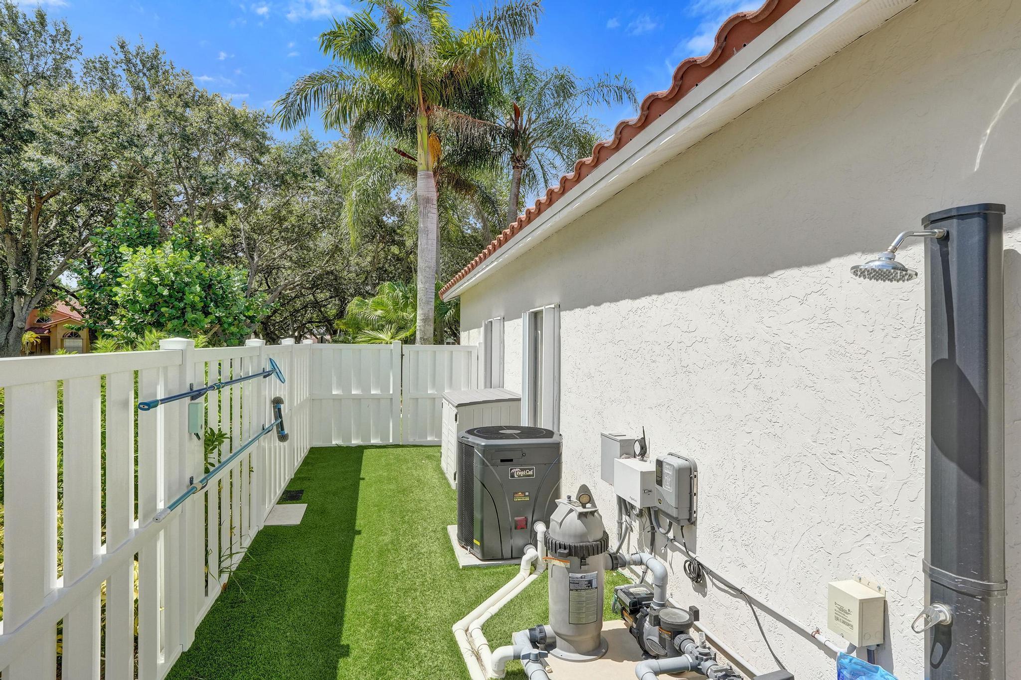 10729 Edinburgh Street Property Photo 37