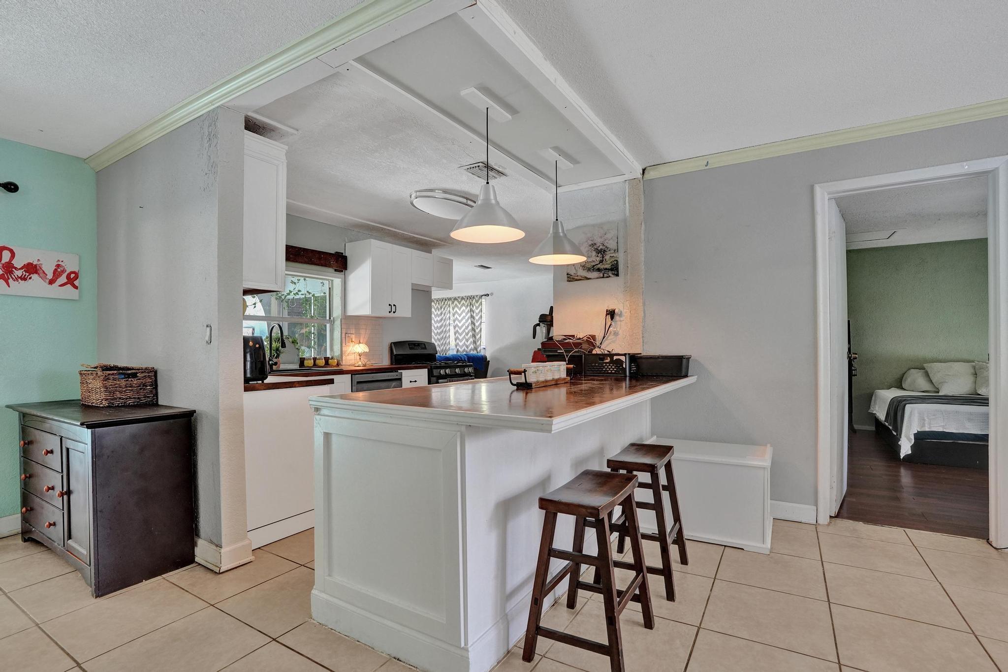 2161 Nw 84th Way Property Photo 3