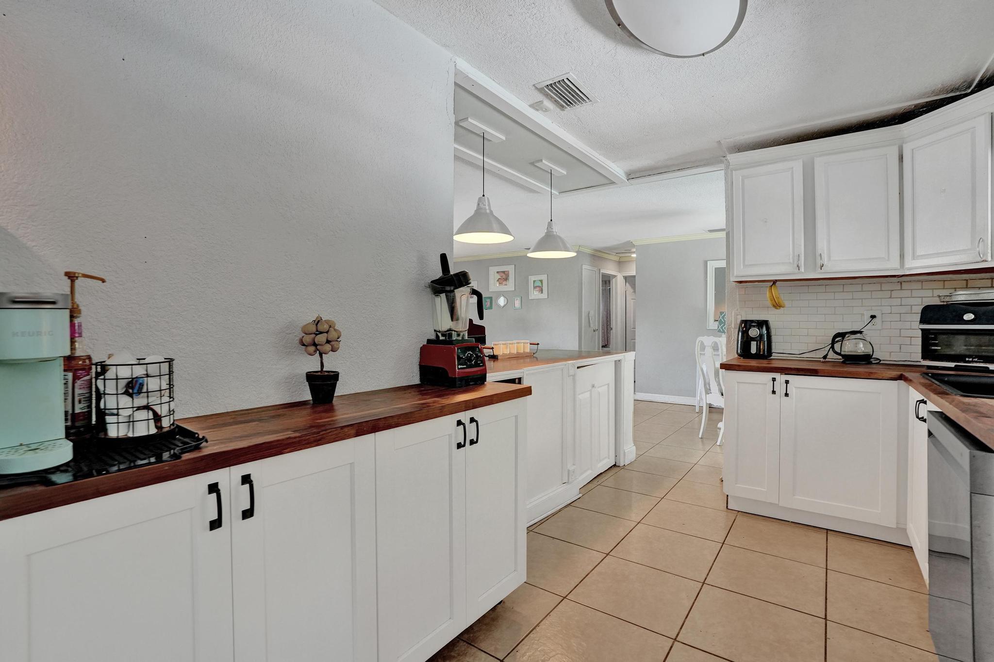 2161 Nw 84th Way Property Photo 8