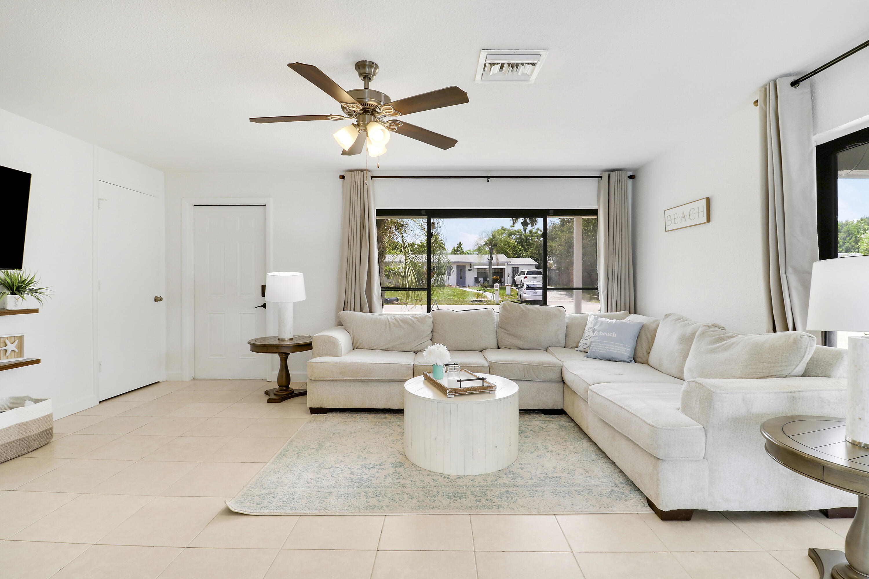 3539 Everglades Road Property Photo 3