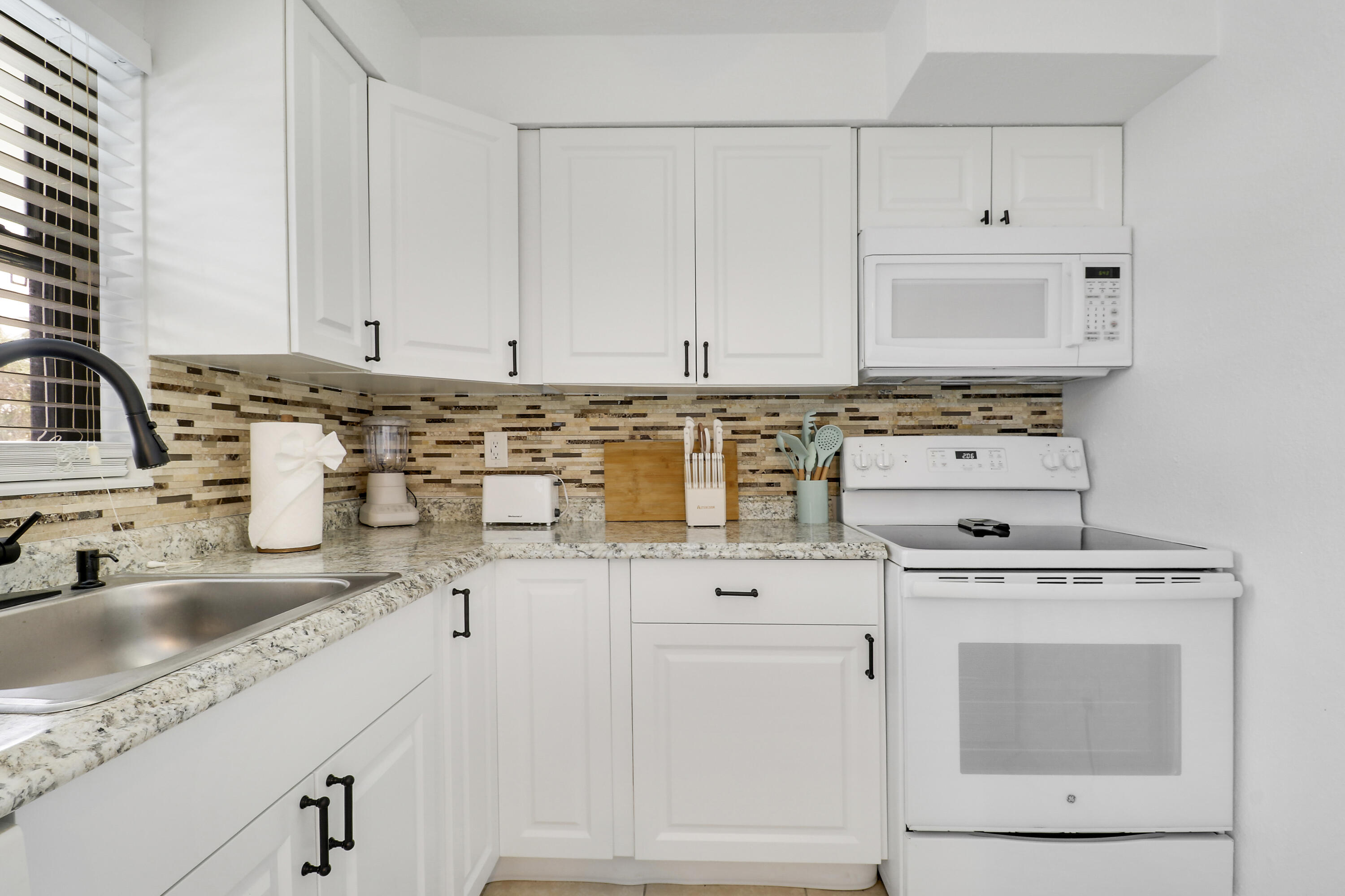 3539 Everglades Road Property Photo 13