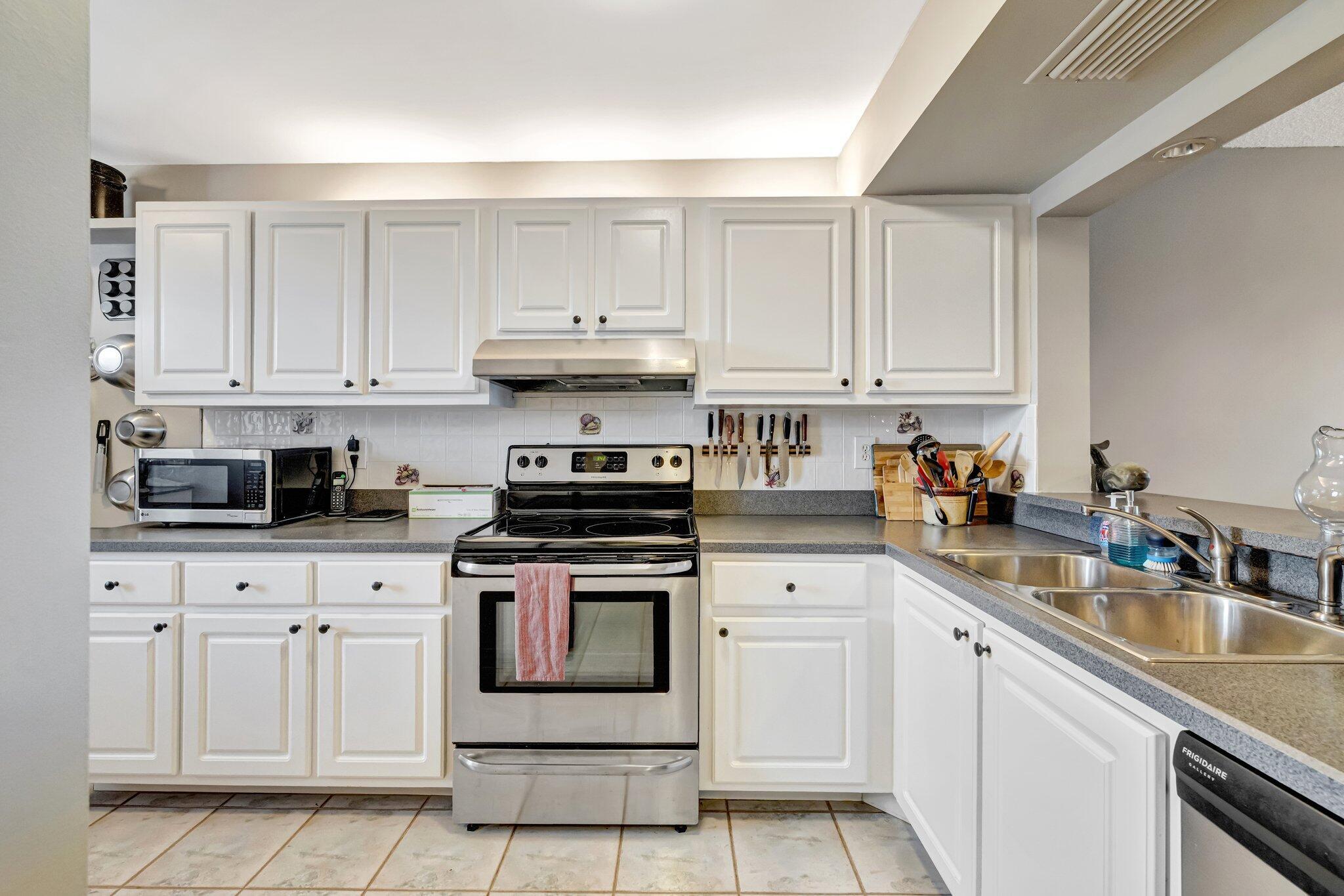 10980 S Ocean Drive Property Photo 15