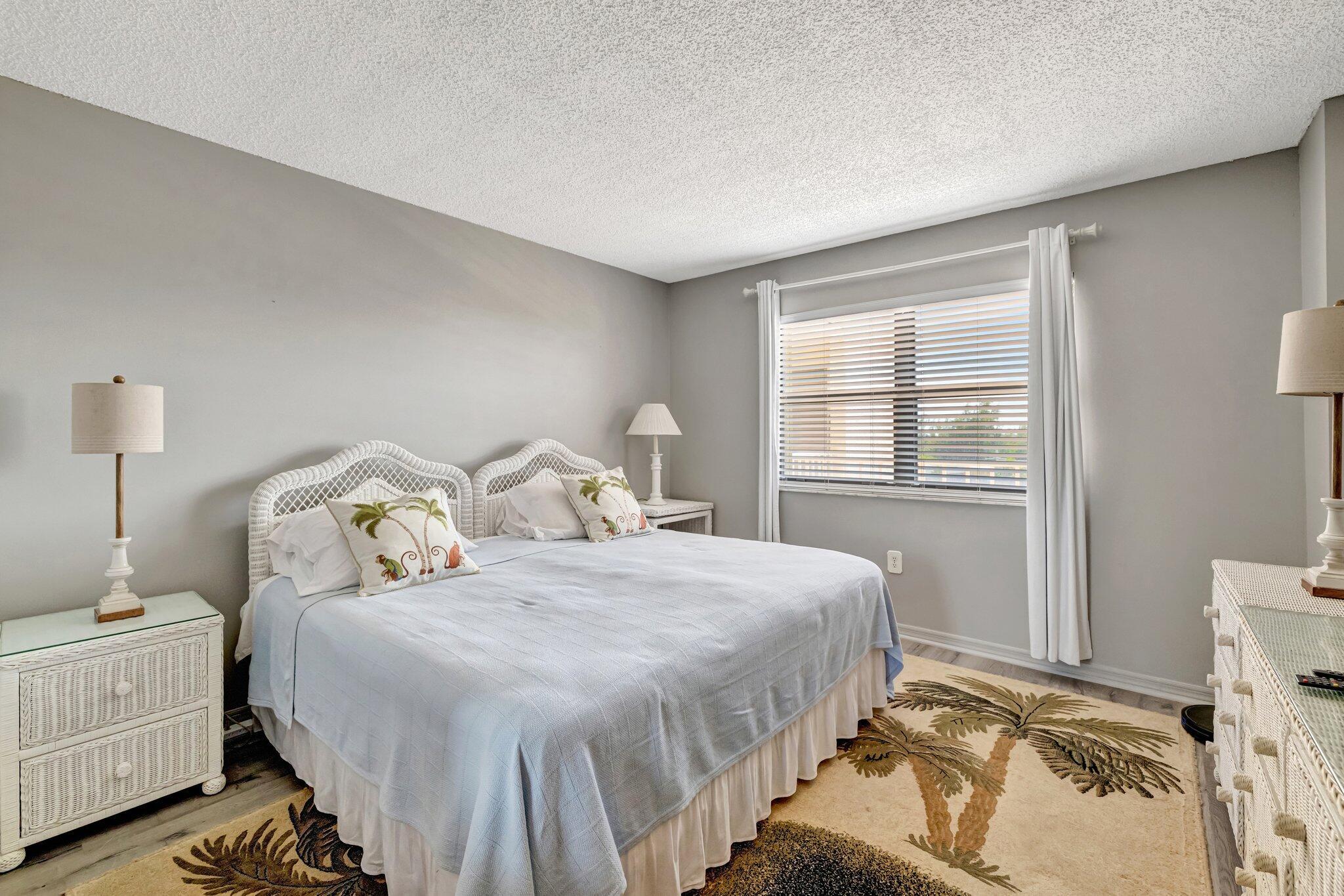 10980 S Ocean Drive Property Photo 18