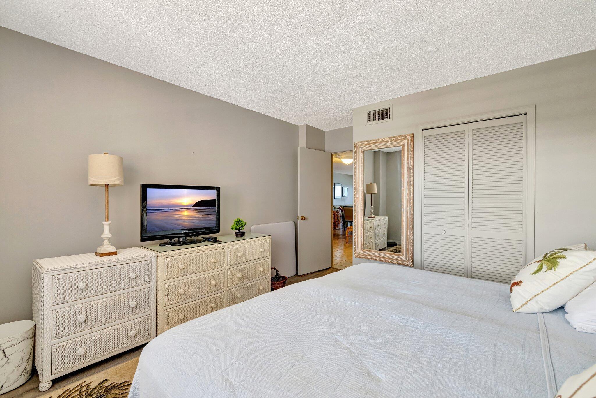 10980 S Ocean Drive Property Photo 19