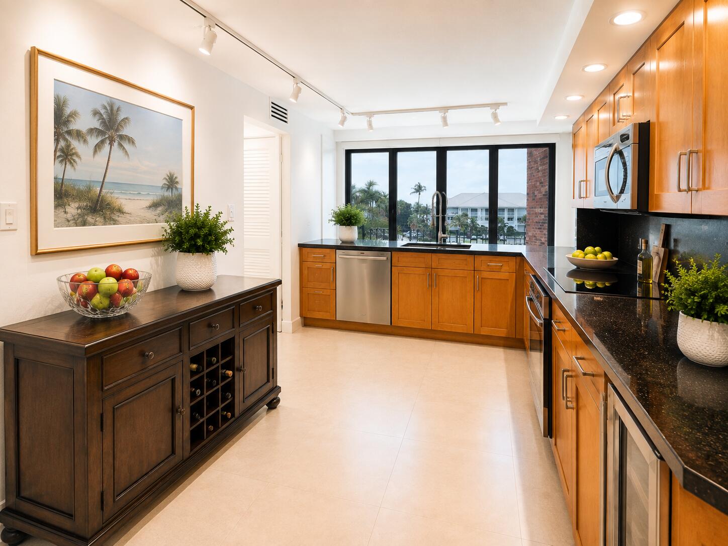 1800 S Ocean Drive 406 Property Photo 6