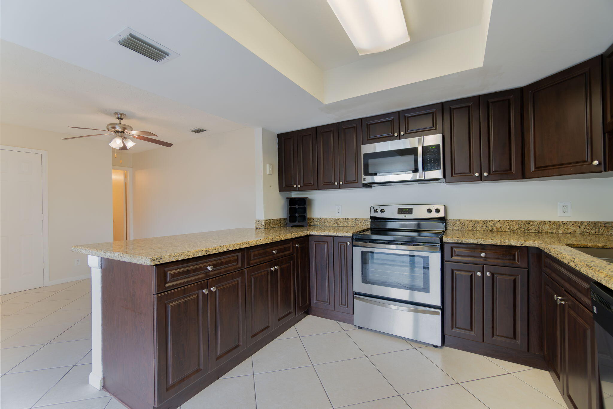 1530 Shaker Circle Property Photo 1