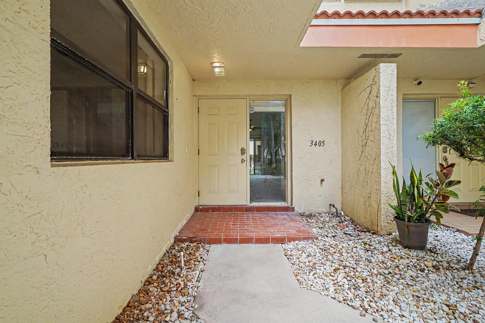 3405 Emerald Oaks Drive Property Photo 4