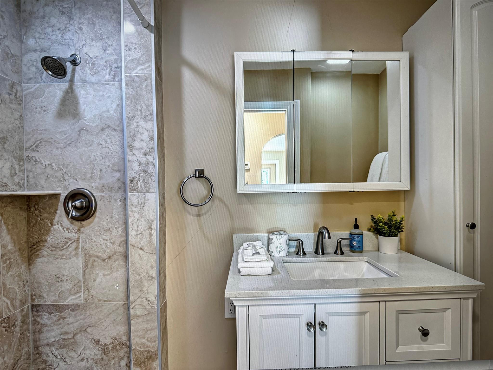 141 RUTLAND Boulevard Property Photo 1