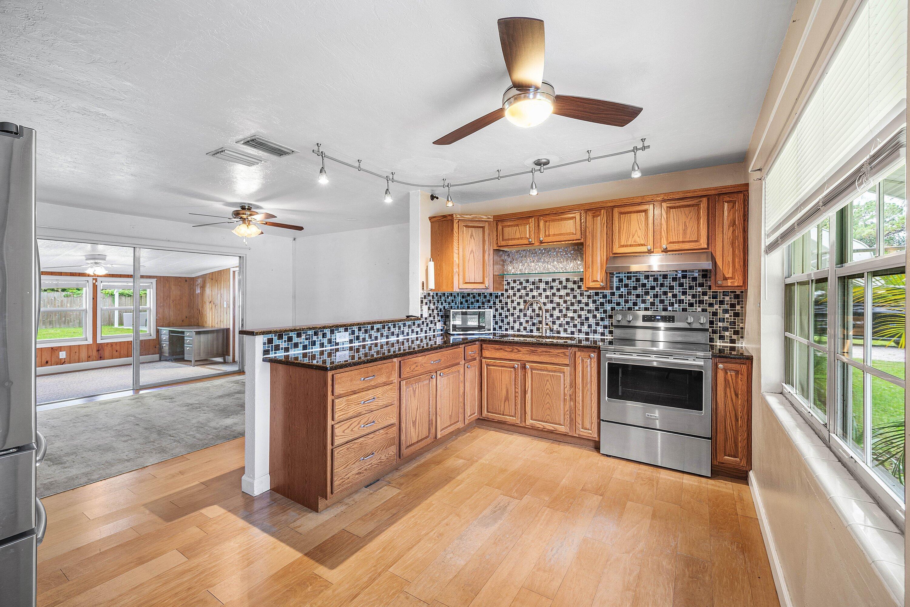 5709 Se Indigo Avenue Property Photo 4