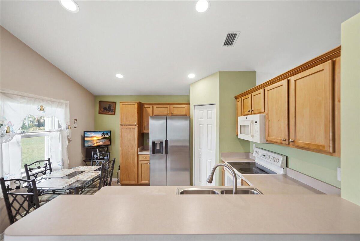 401 Sw Lake Forest Way Property Photo 10