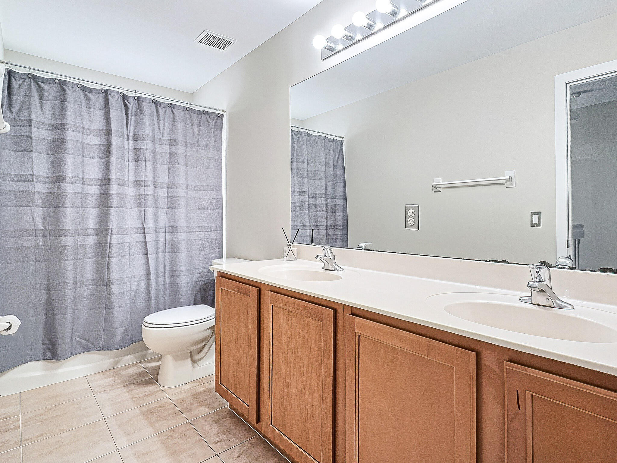 6427 Adriatic Way Property Photo 15