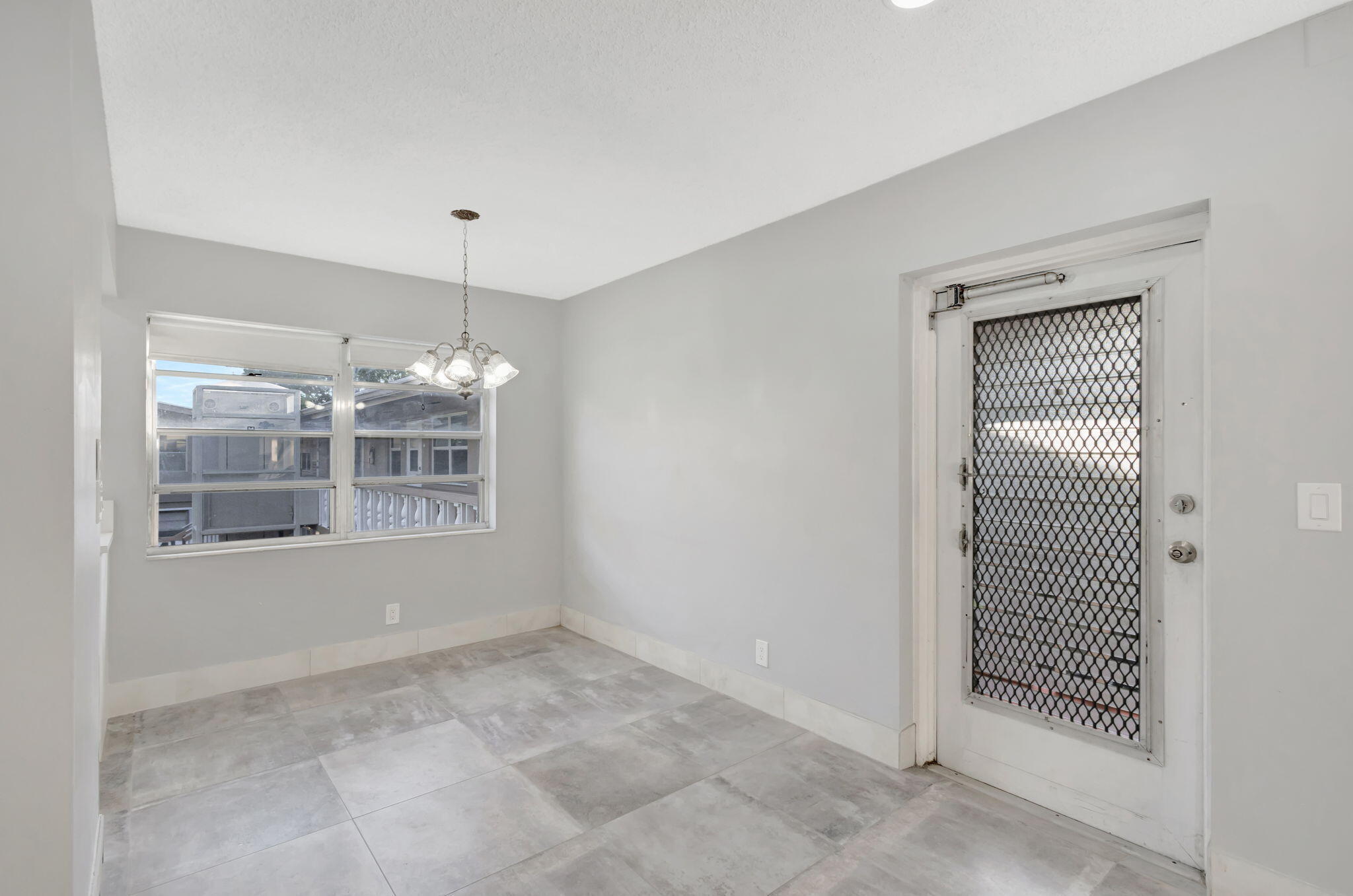 121 Bedford E Property Photo 5