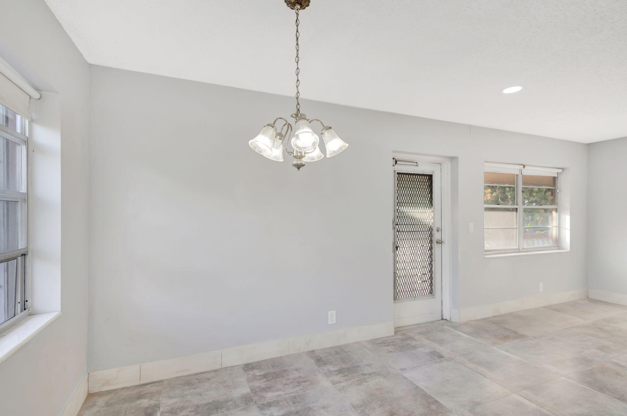 121 Bedford E Property Photo 7