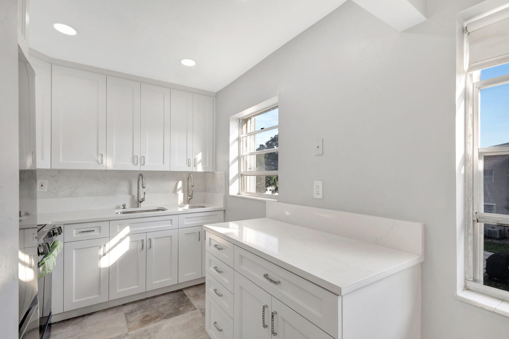 121 Bedford E Property Photo 10