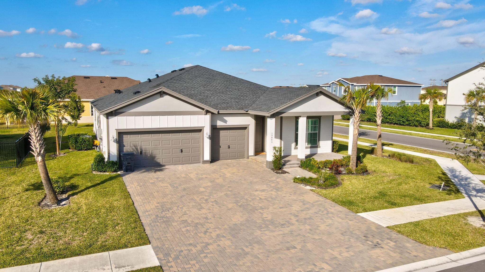 19043 Broad Shore Walk Property Photo 3