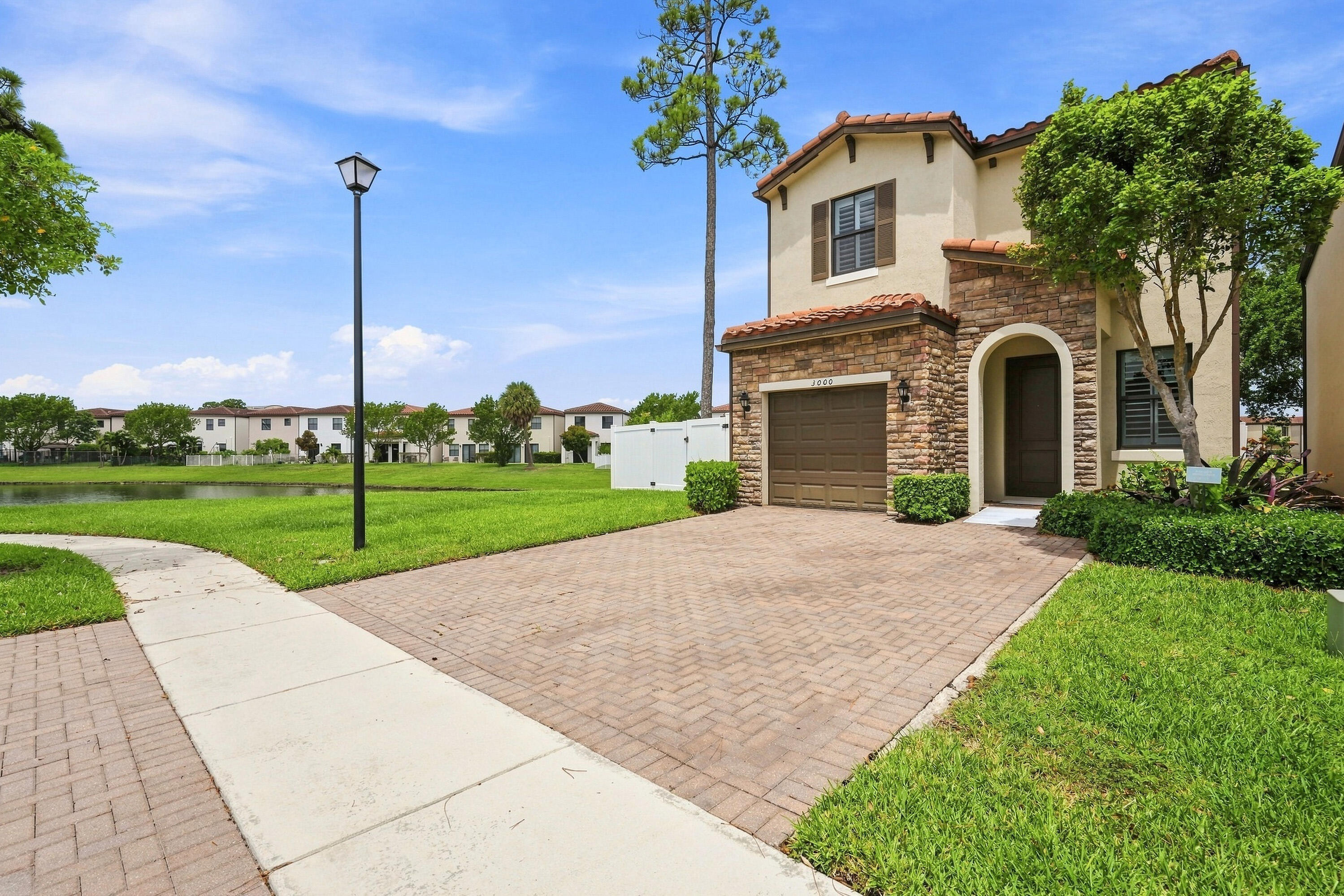 3000 KING PALM Way Property Photo 1