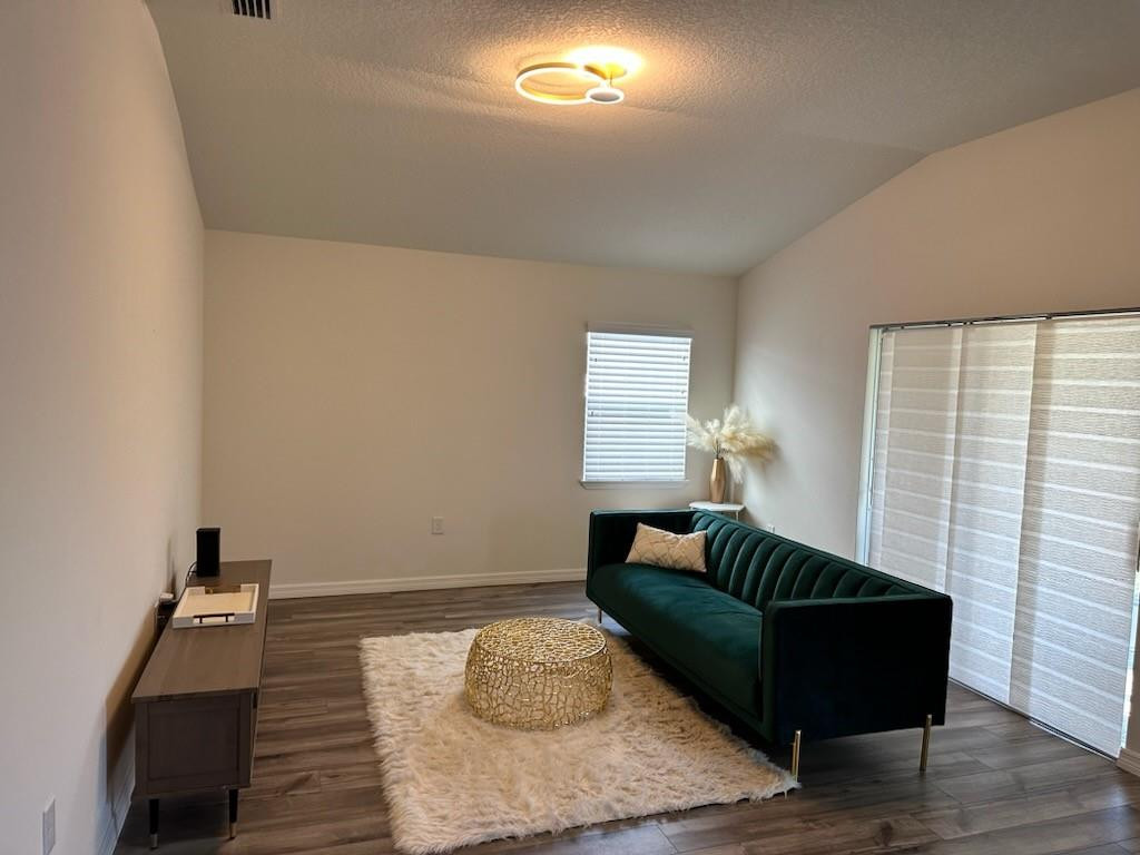 1099 Dania Circle Ne Property Photo 5