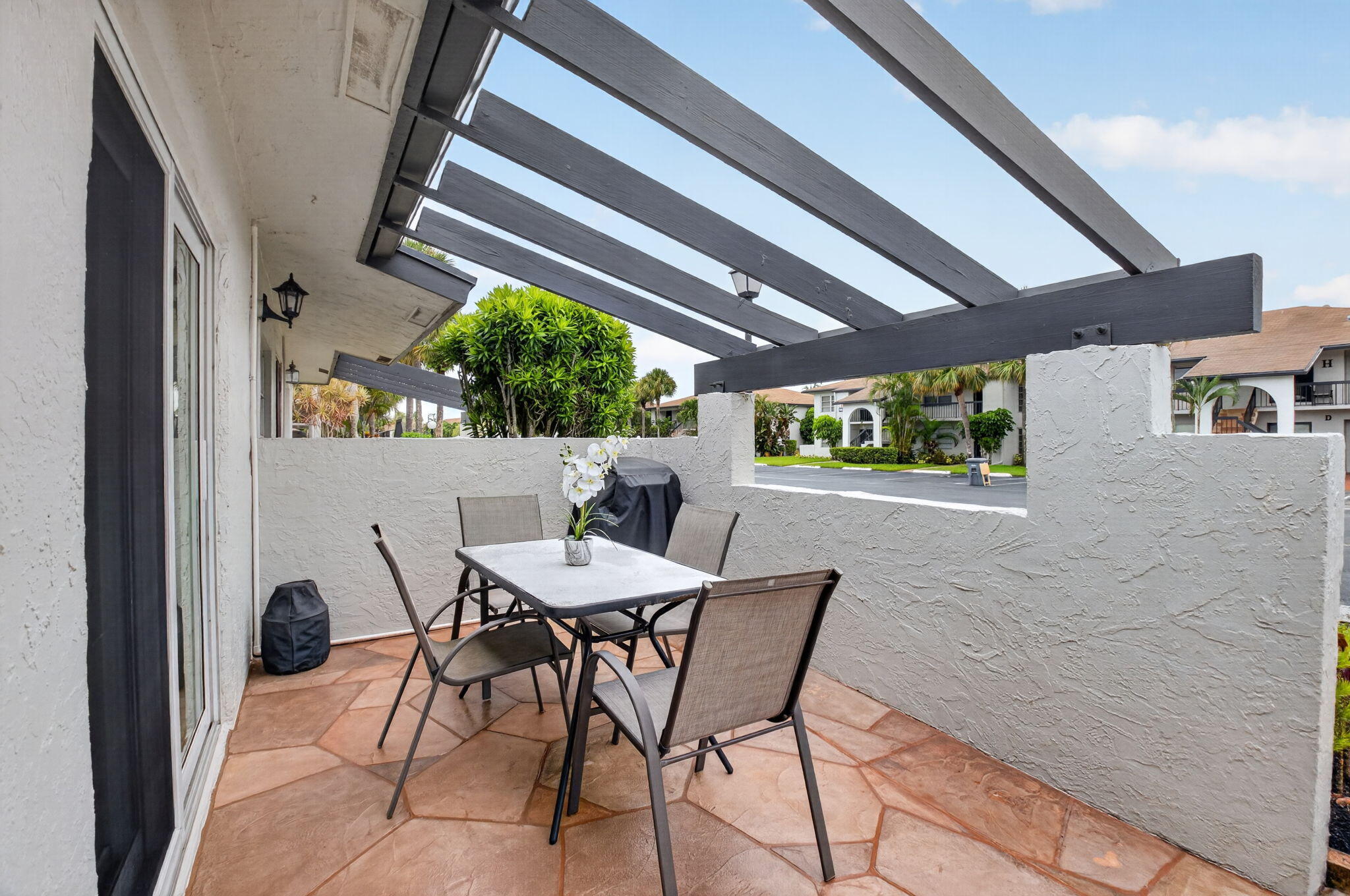 5810 Areca Palm B Property Photo 5