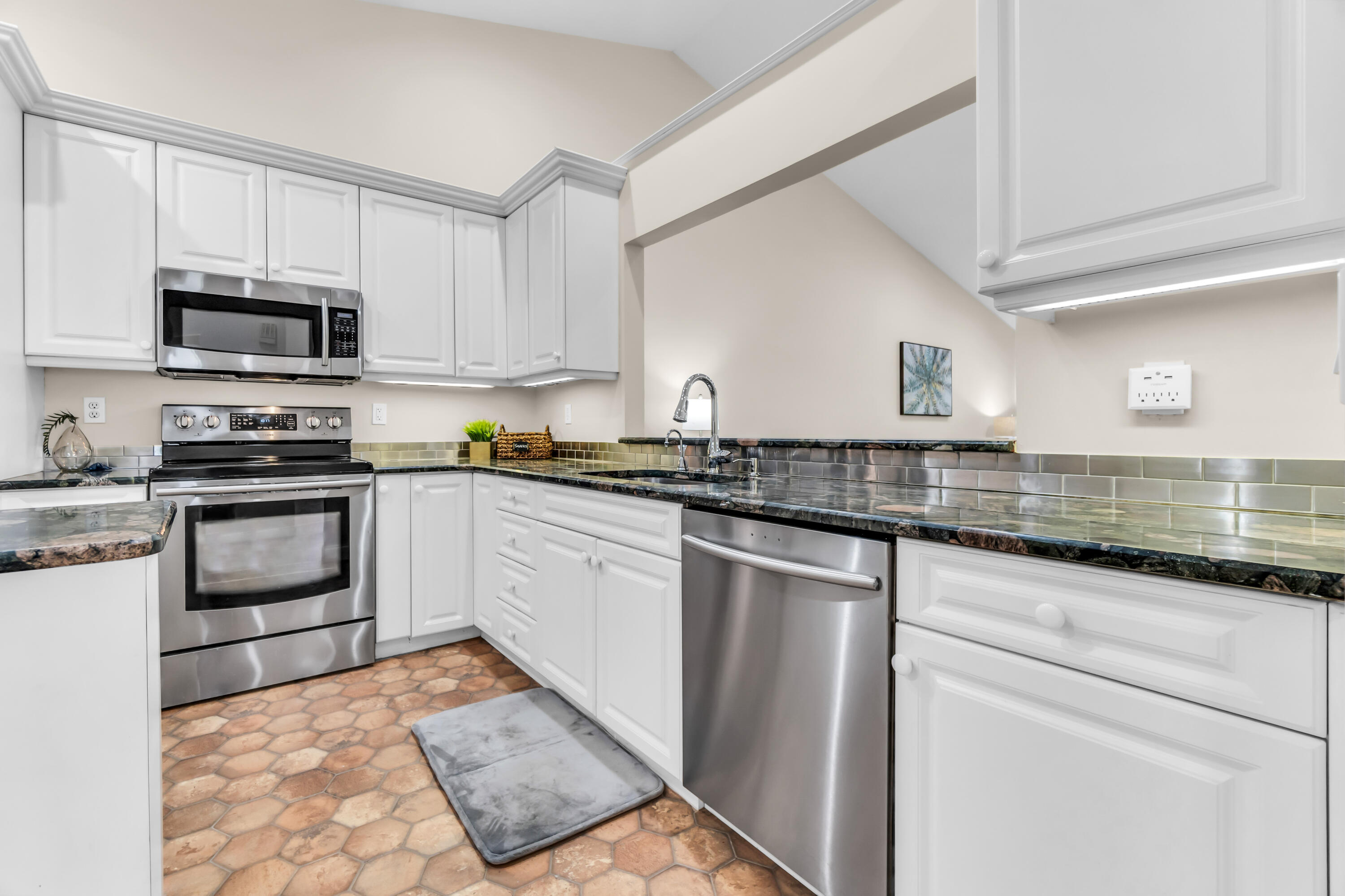 7943 Lake Sands Drive Property Photo 8