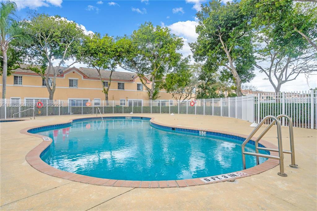 2140 Sw 87th Way Property Photo 4