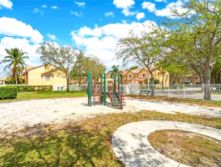 2140 Sw 87th Way Property Photo 20