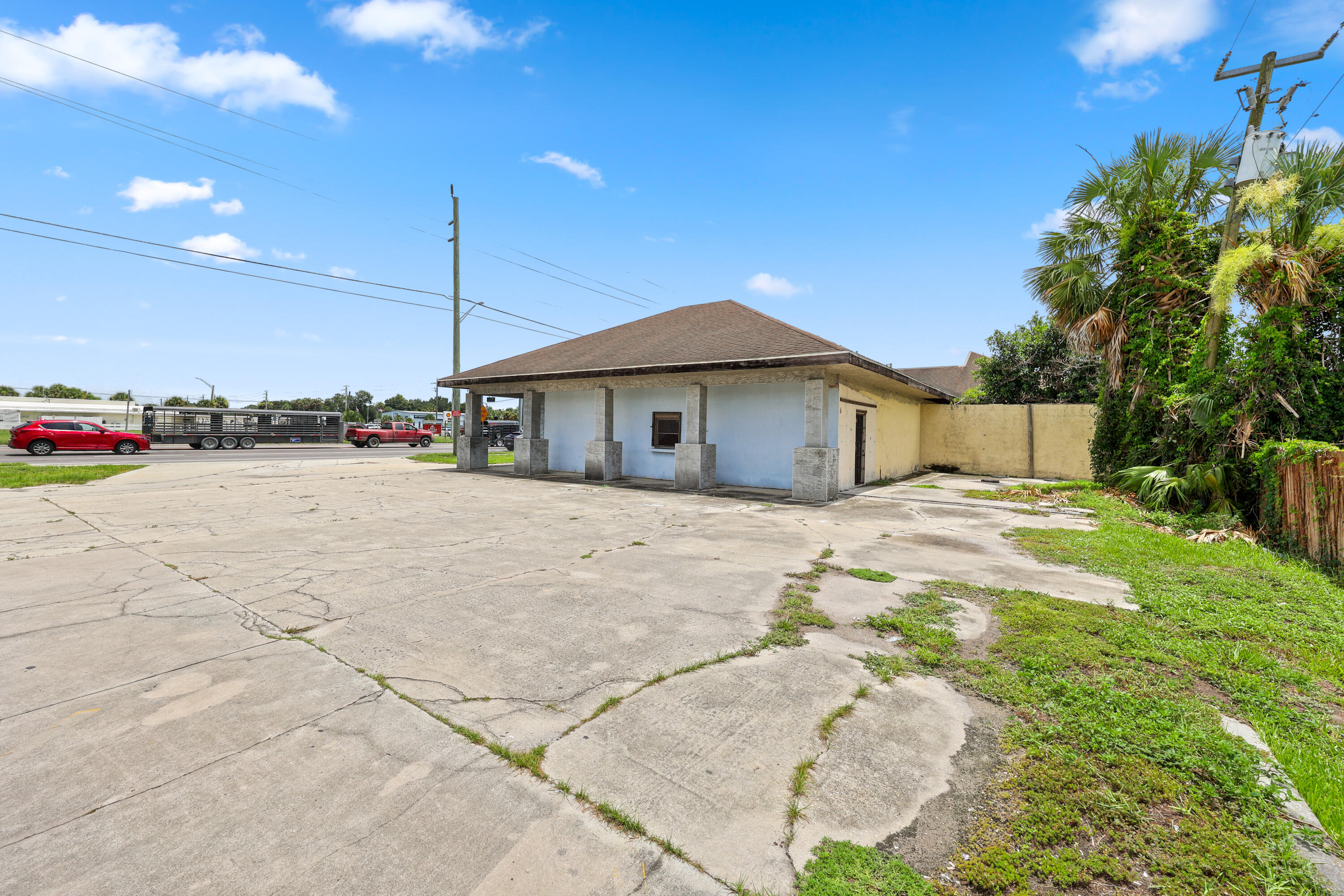 2054 Florida 70 Property Photo 9