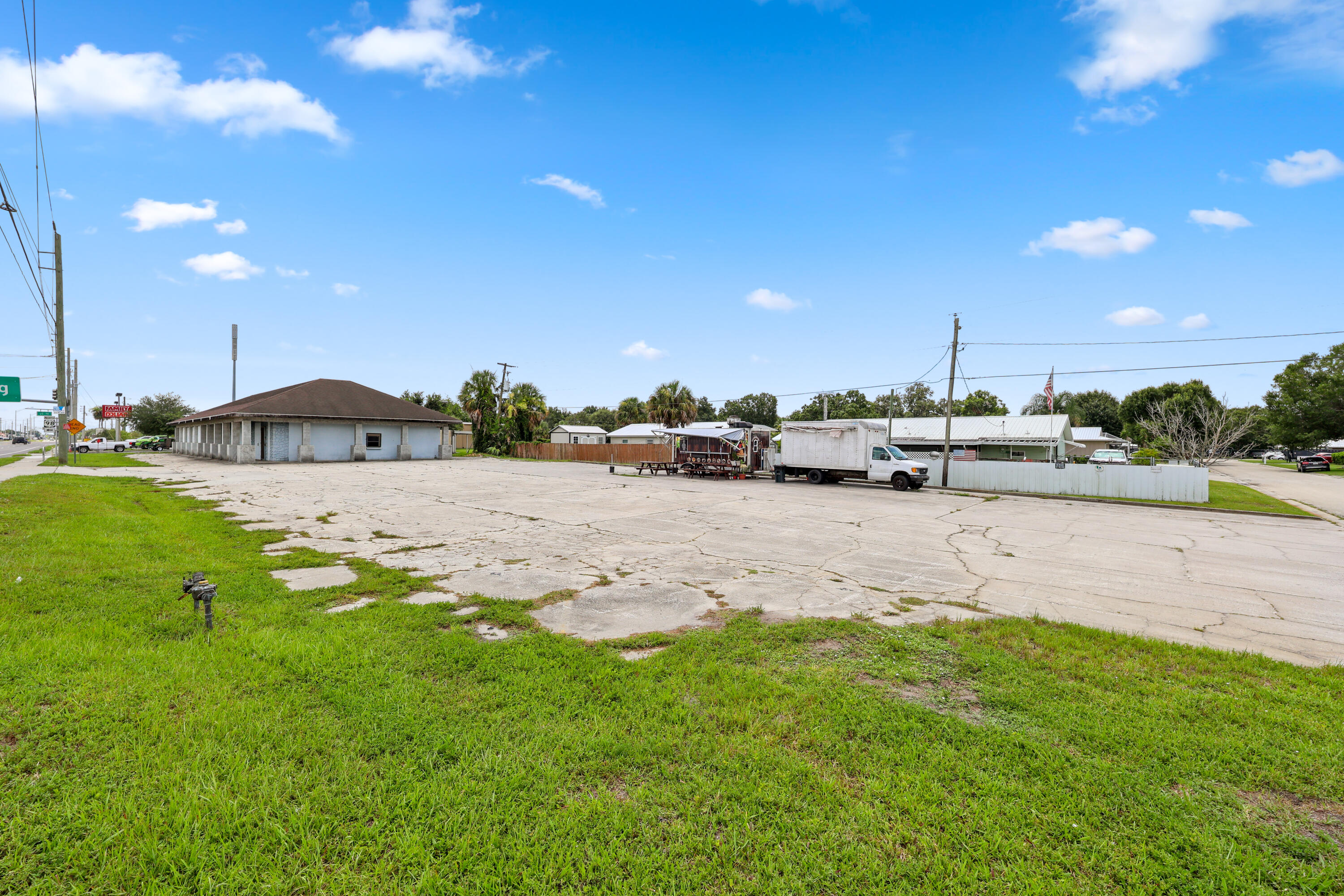 2054 Florida 70 Property Photo 17