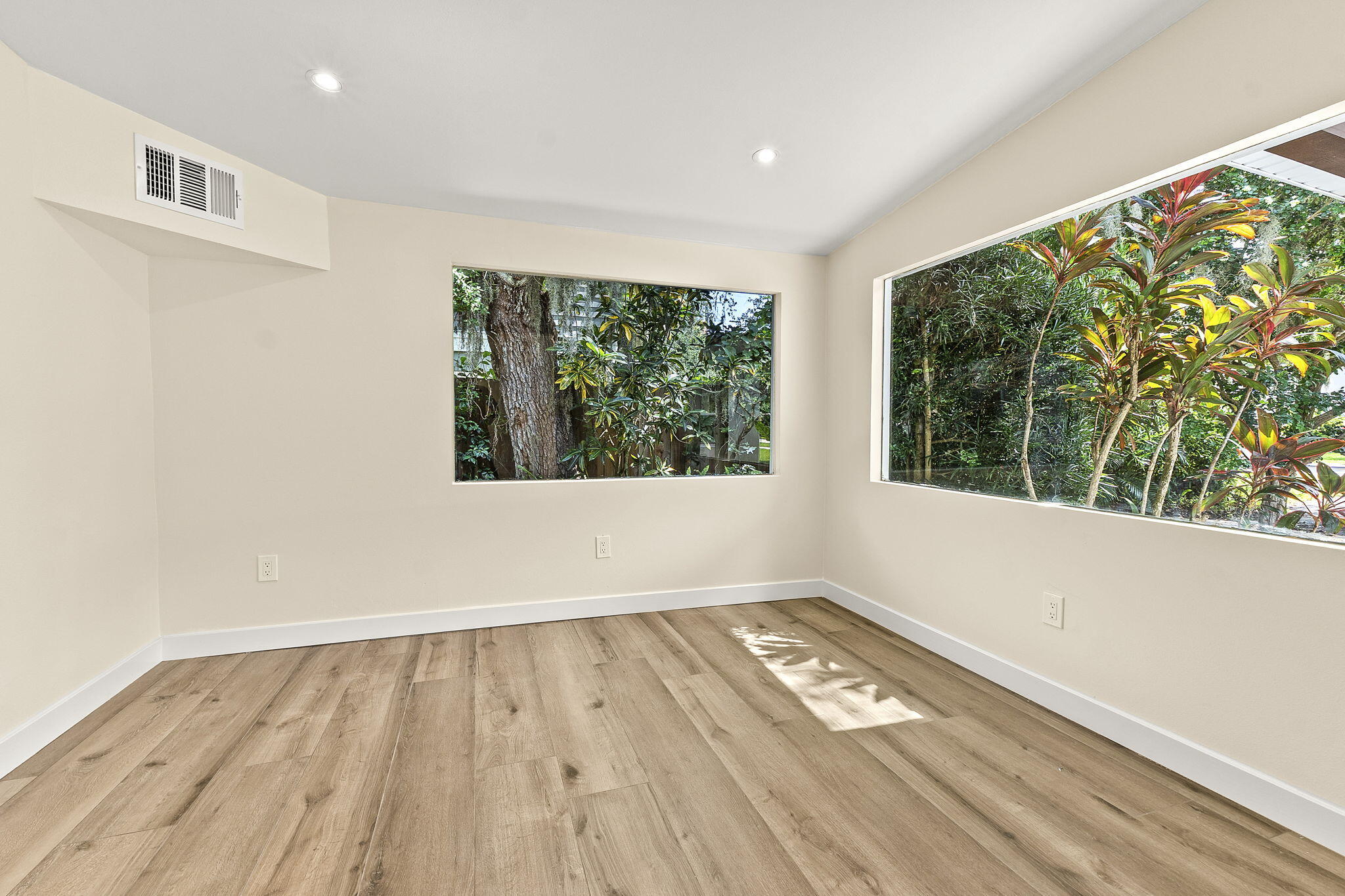 3615 Indian River Drive E Property Photo 12
