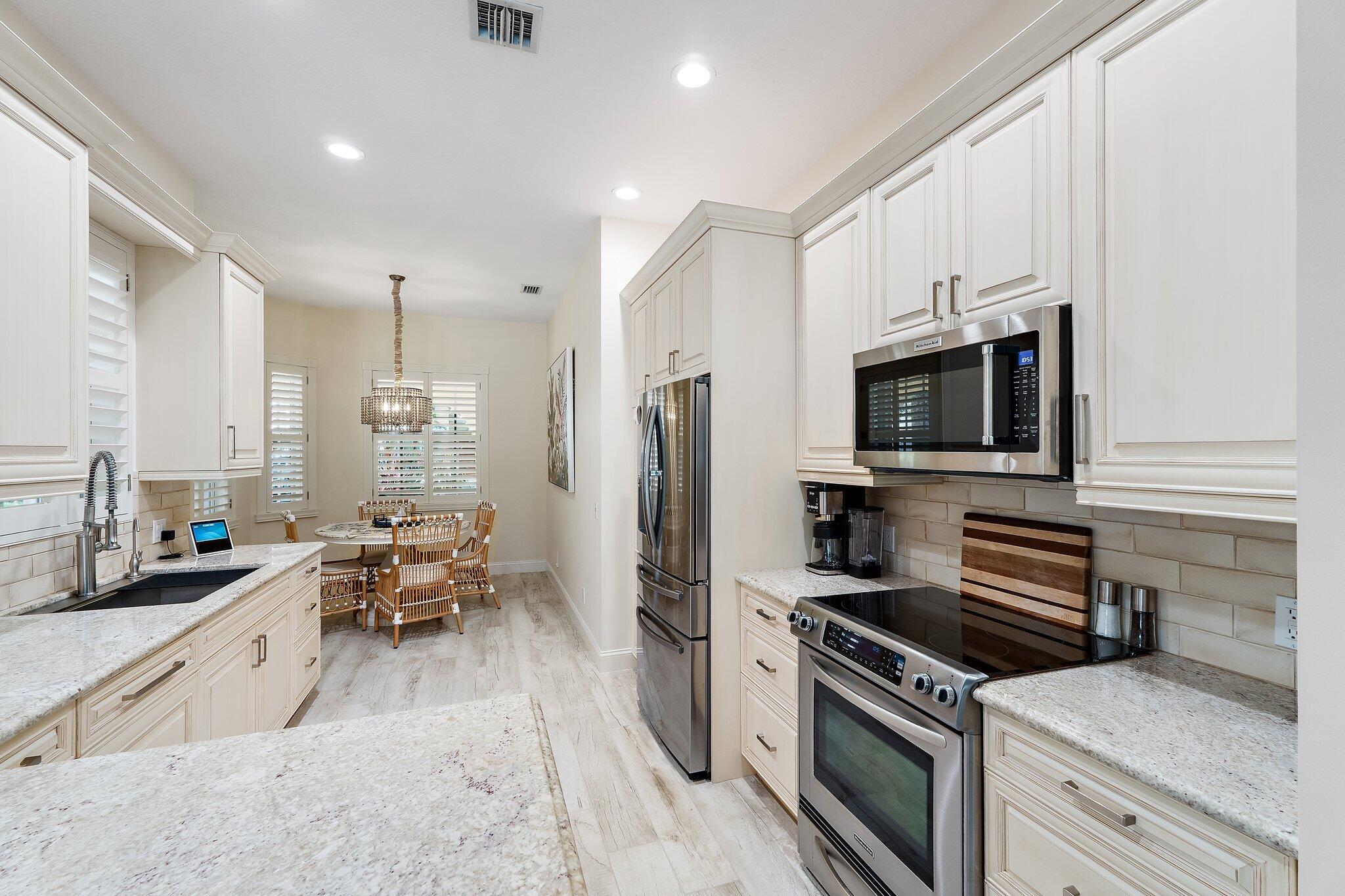 153 Savona Drive Property Photo 3