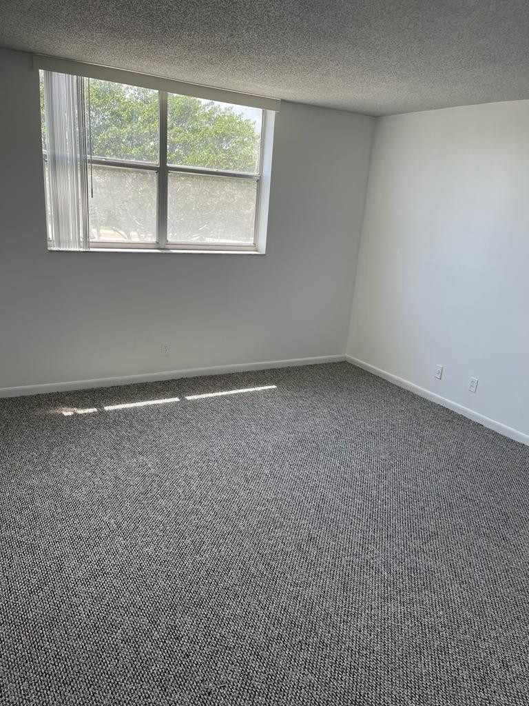 480 Executive Center Drive 3h Property Photo 11