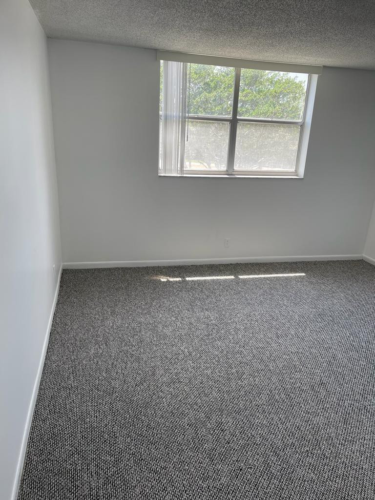 480 Executive Center Drive 3h Property Photo 12