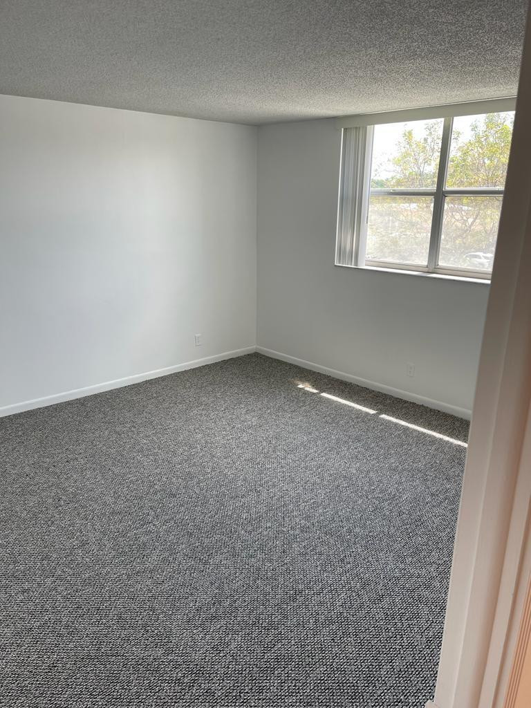 480 Executive Center Drive 3h Property Photo 26