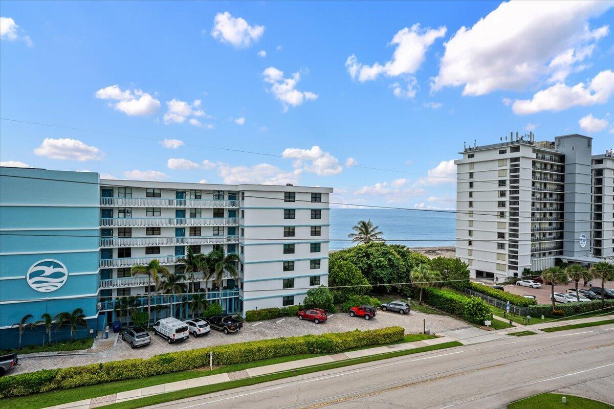 911 Ocean Drive 601 Property Photo 4