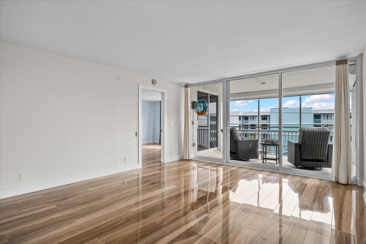 911 Ocean Drive 601 Property Photo 7