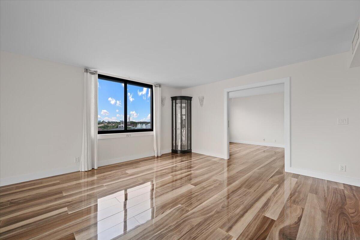 911 Ocean Drive 601 Property Photo 10