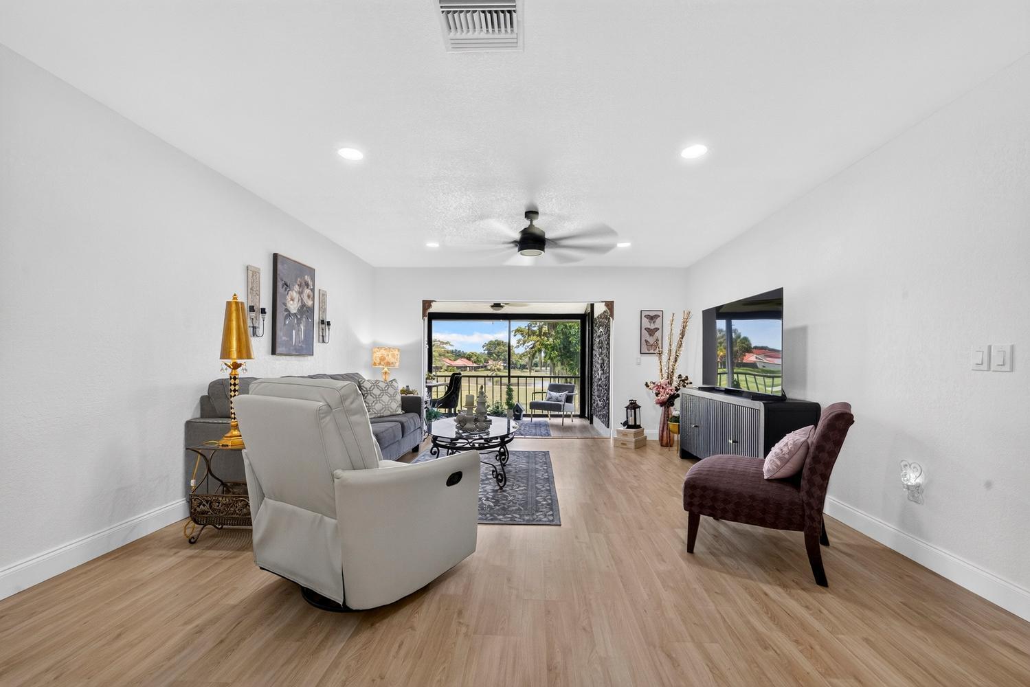 8425 Casa Del Lago H Property Photo 11