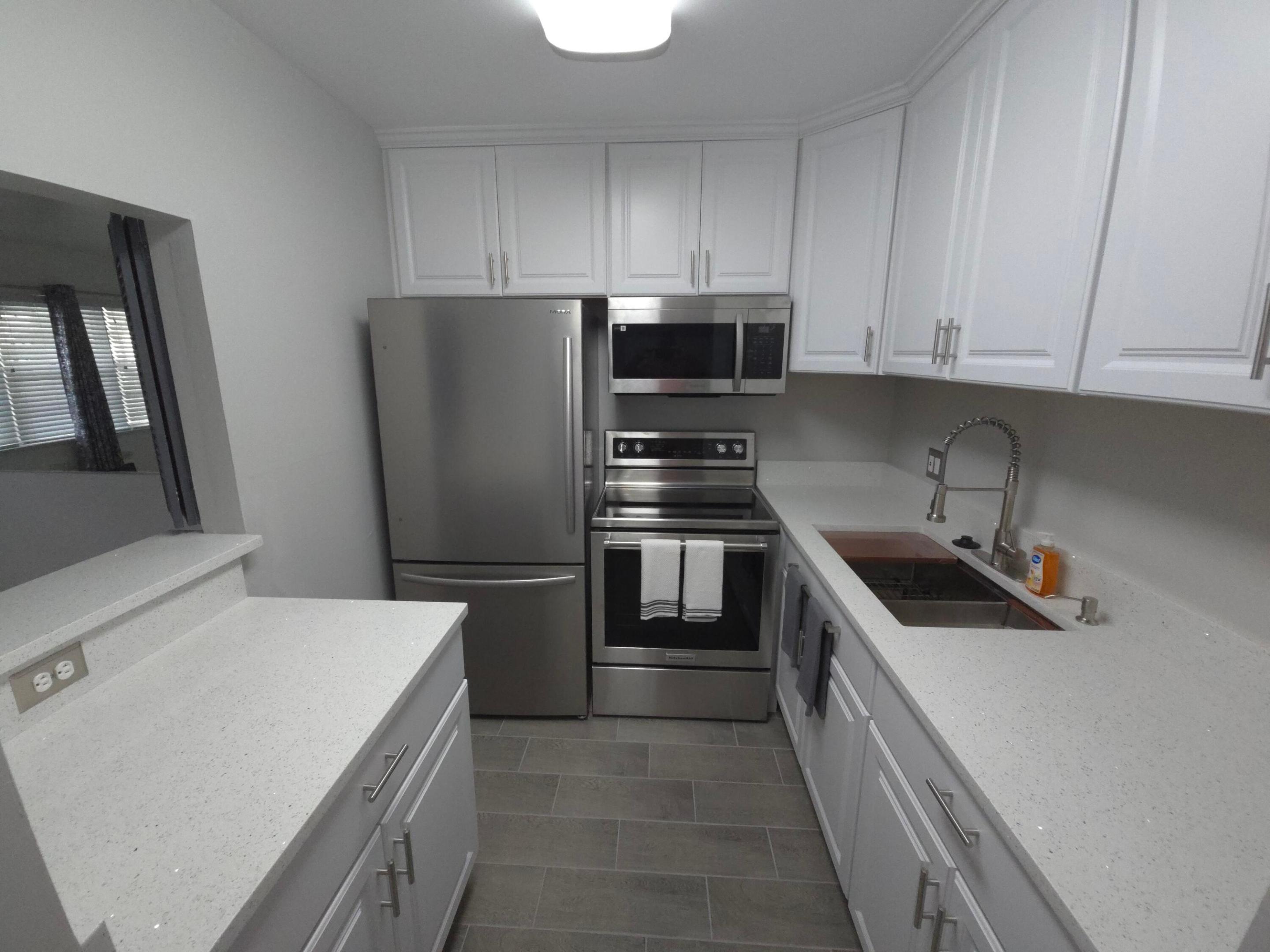 208 KENT M Property Photo 1
