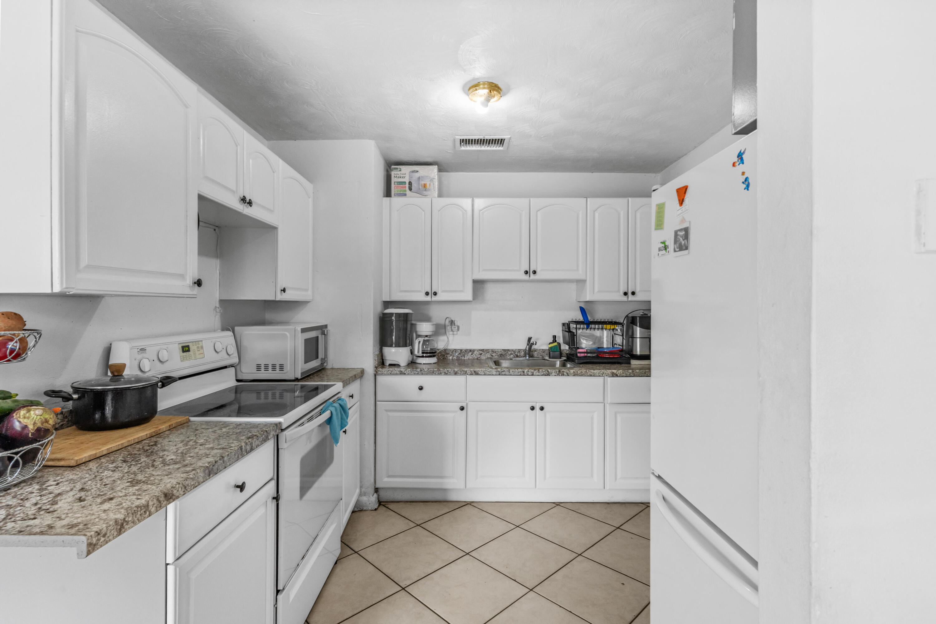 1810 N 16th Court Property Photo 5