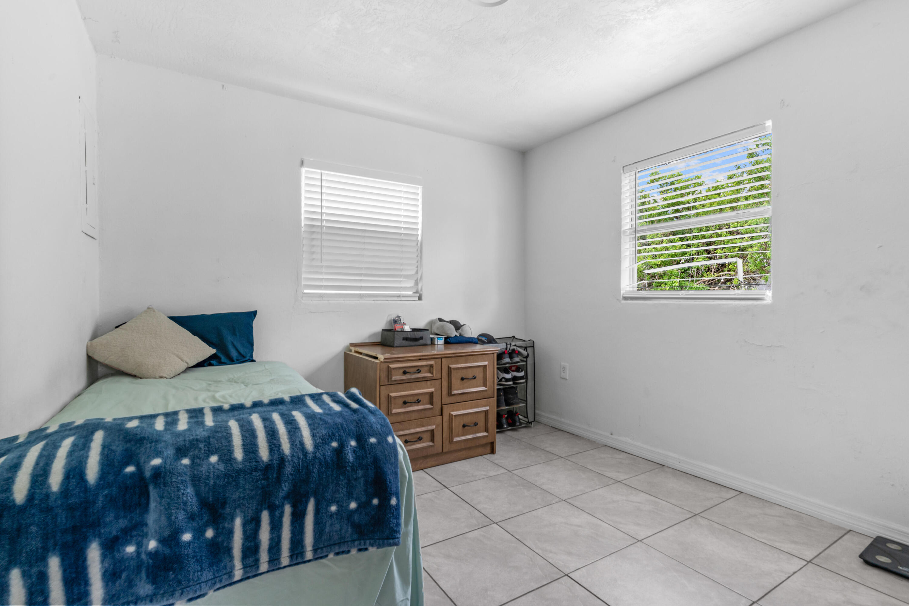 1810 N 16th Court Property Photo 13