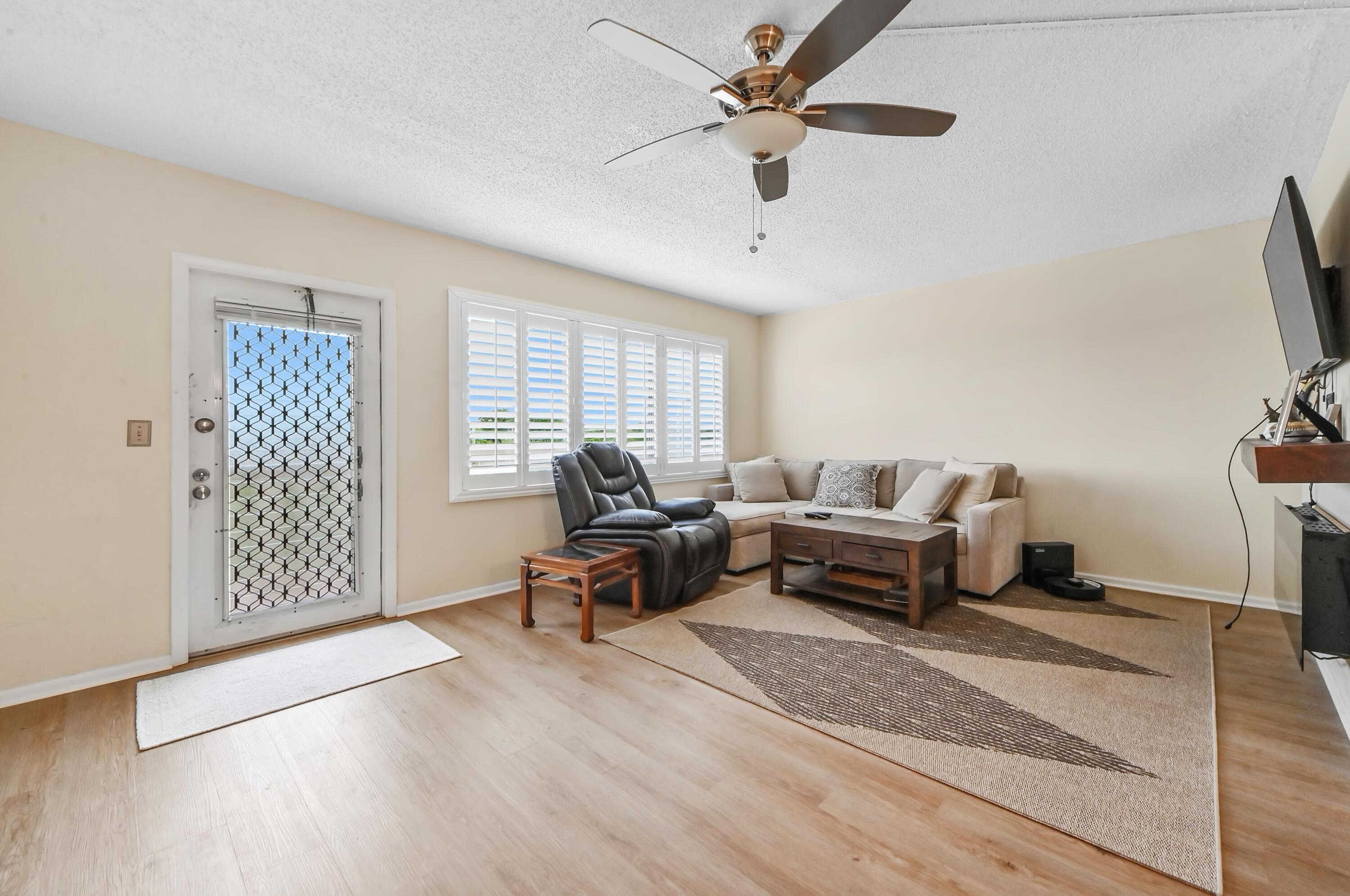 4087 Newport S Property Photo 6