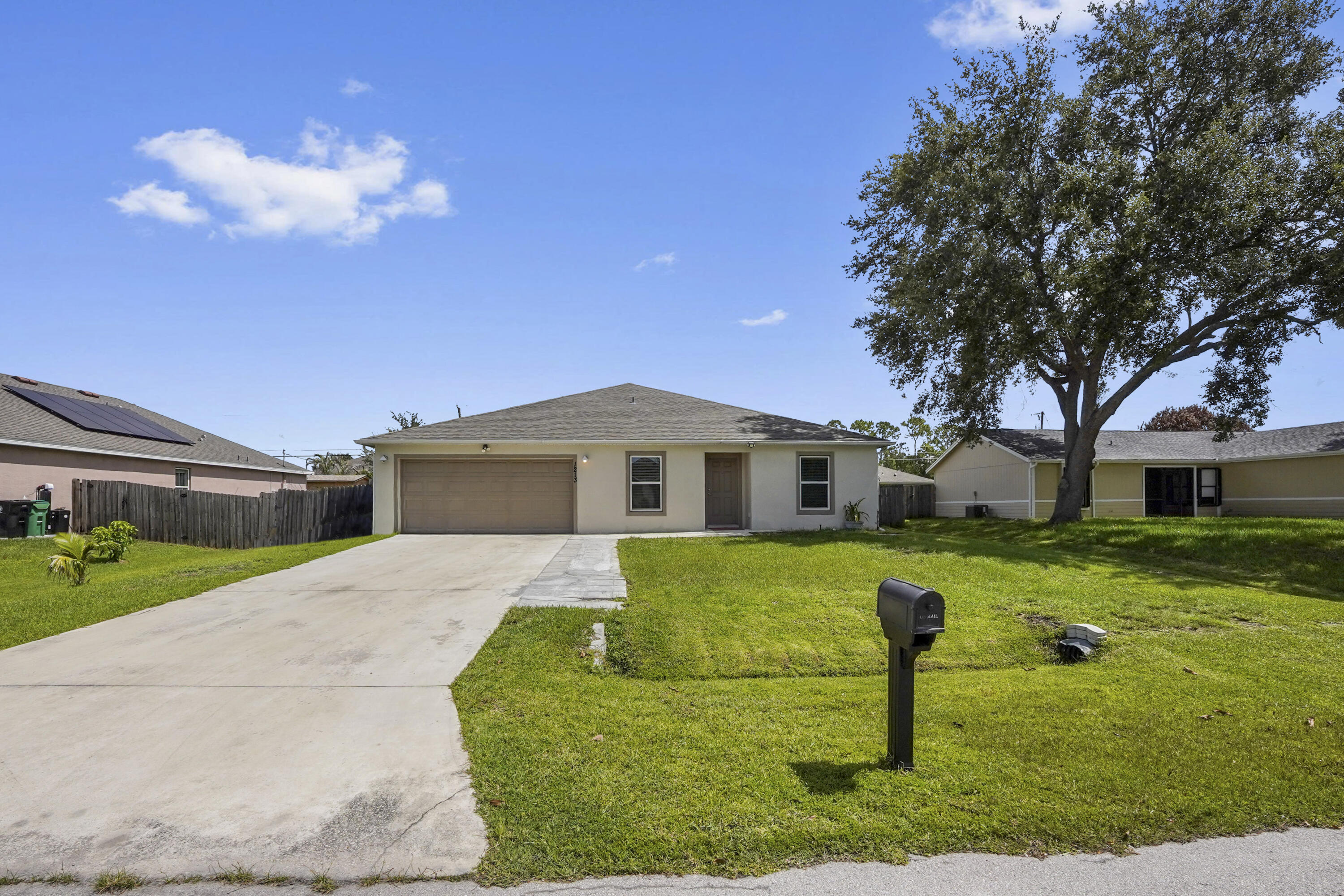 1213 SW PATRICIA Avenue Property Photo 1