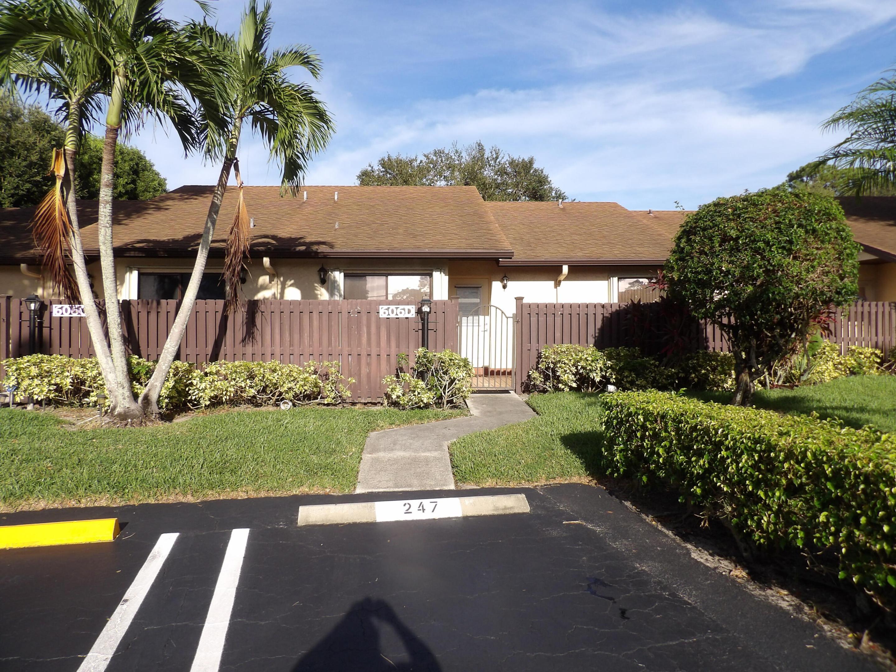 606 Sea Pine Way D Property Photo 3