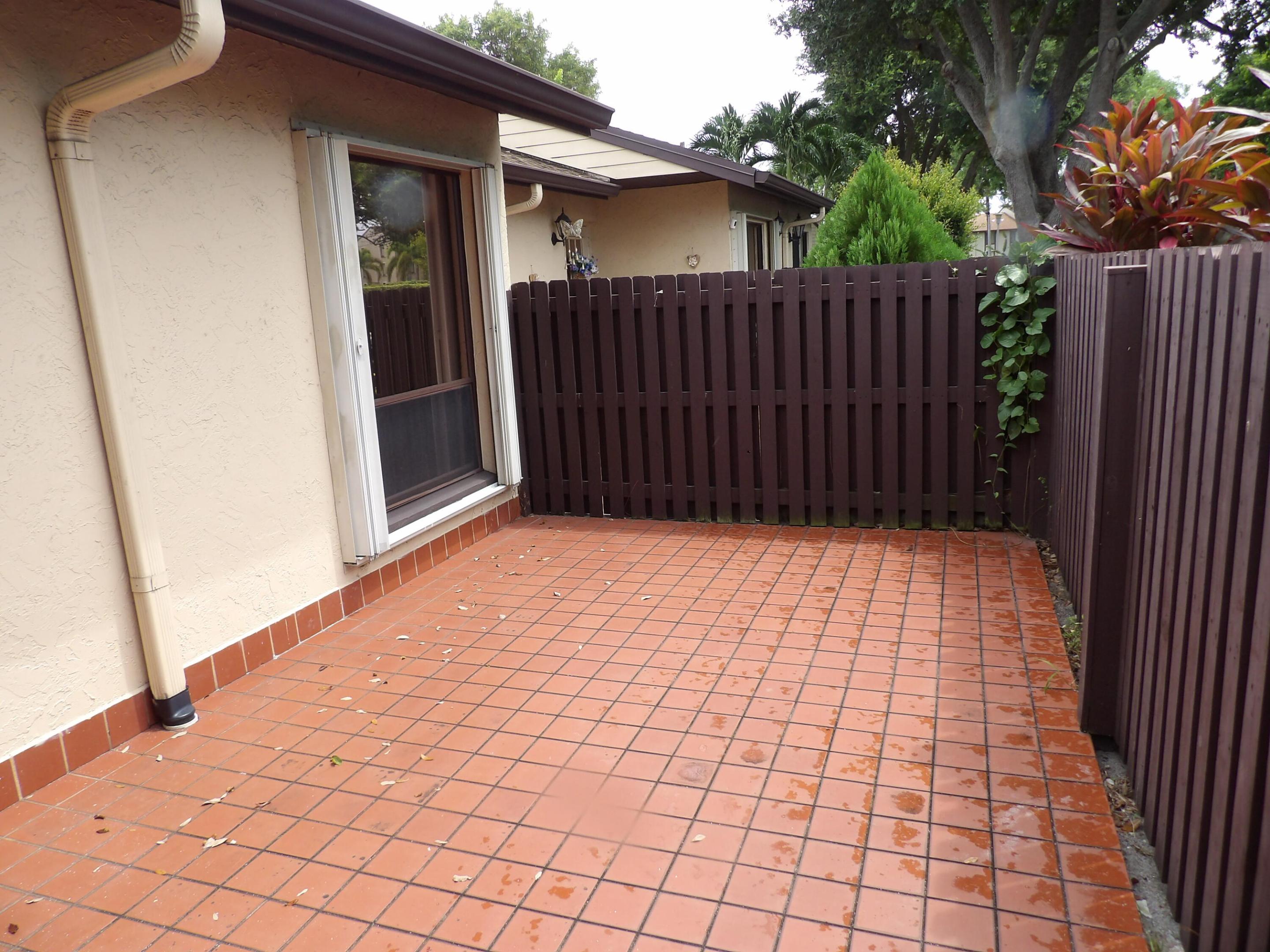 606 Sea Pine Way D Property Photo 5