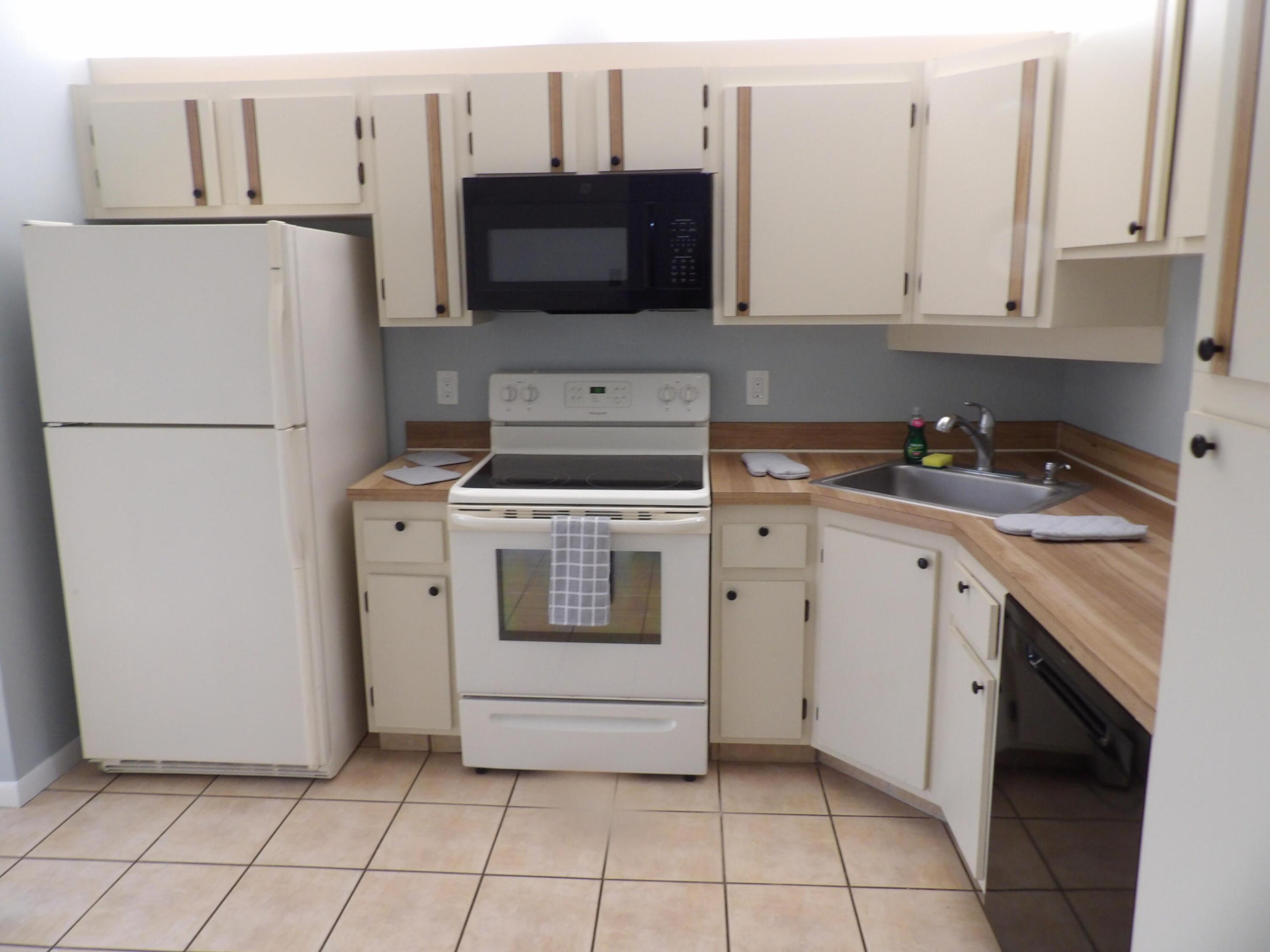 606 Sea Pine Way D Property Photo 8