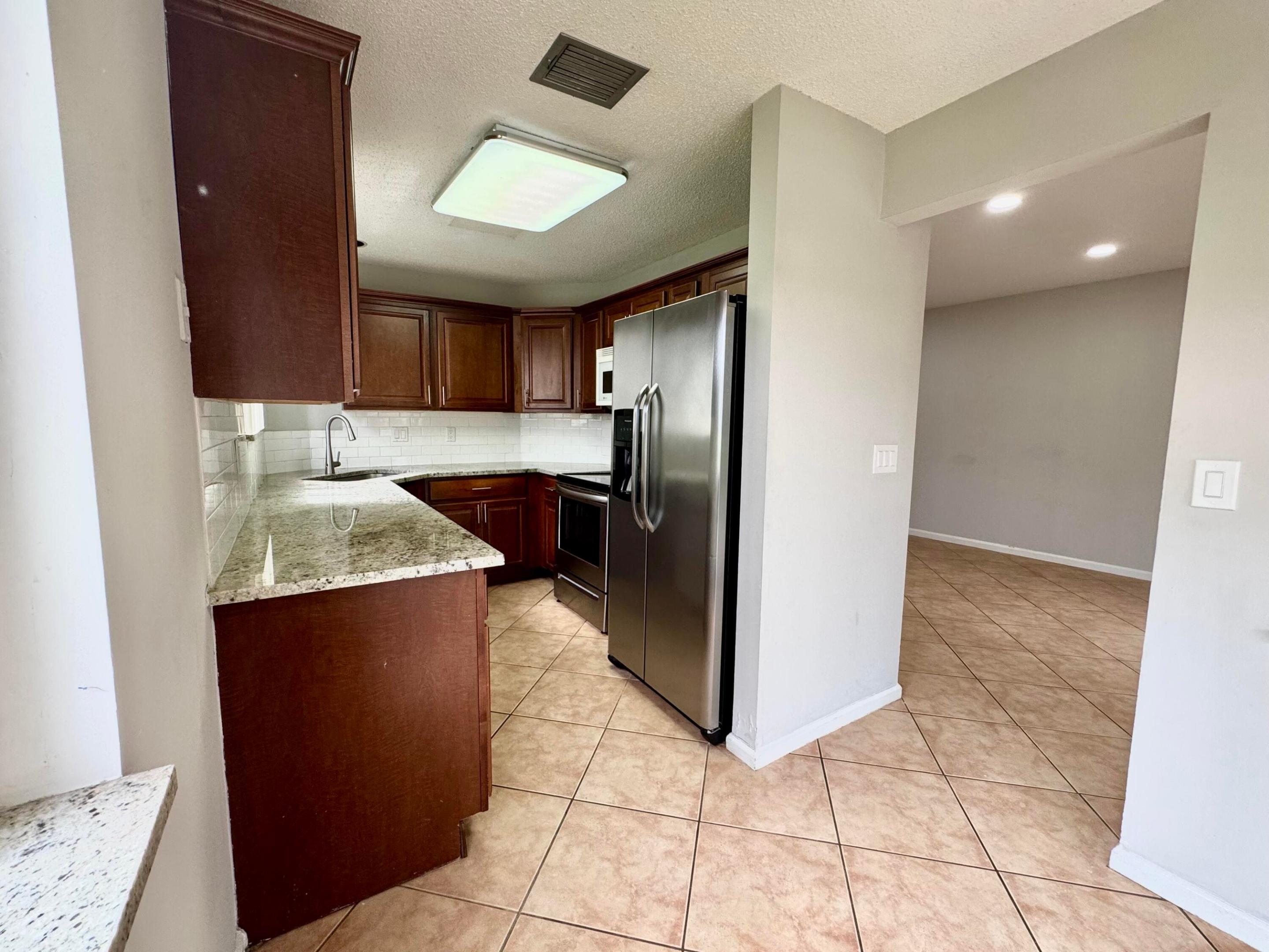 1877 Discovery Way Property Photo 9