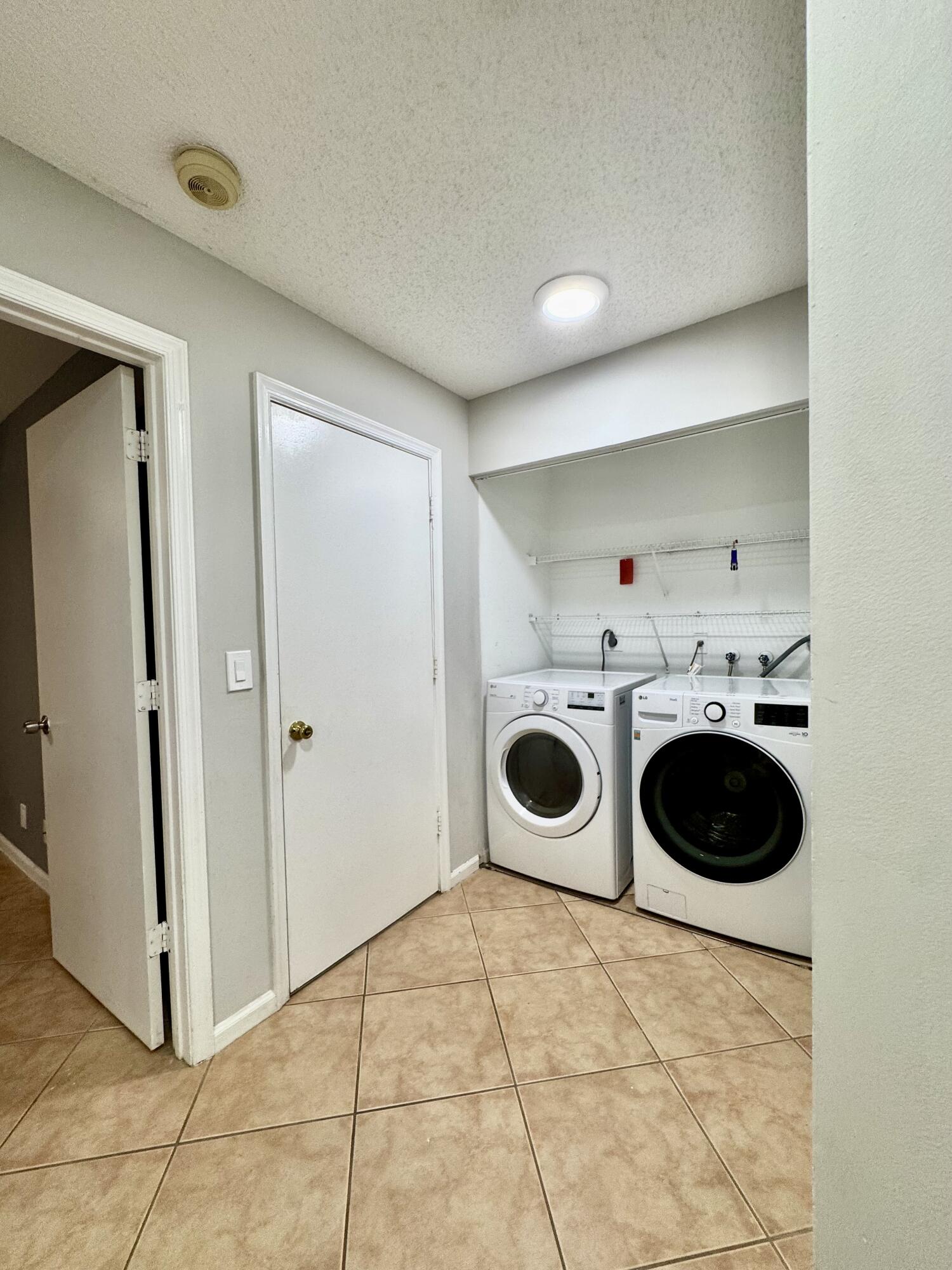 1877 Discovery Way Property Photo 16