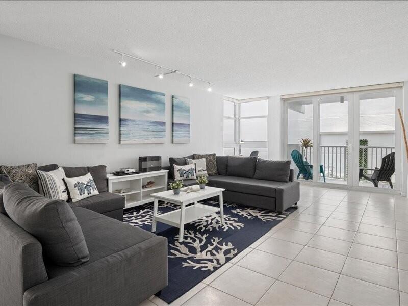 1370 S Ocean Boulevard 305 Property Photo 3
